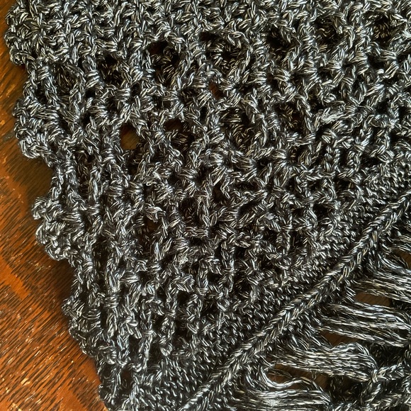 Silver crocheted top ladies size L . GREAT PEICE TO WEAR BRAND NEW - Picture 3 of 10